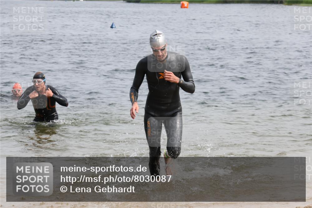 15.06.2025 - 27. Vierlanden-Triathlon Lena Gebhardt http://msf.ph/oto/8030087 15.06.2025 11:06:43 Schwimmen 824, 831, 844, 860, 871 meine-sportfotos.de
