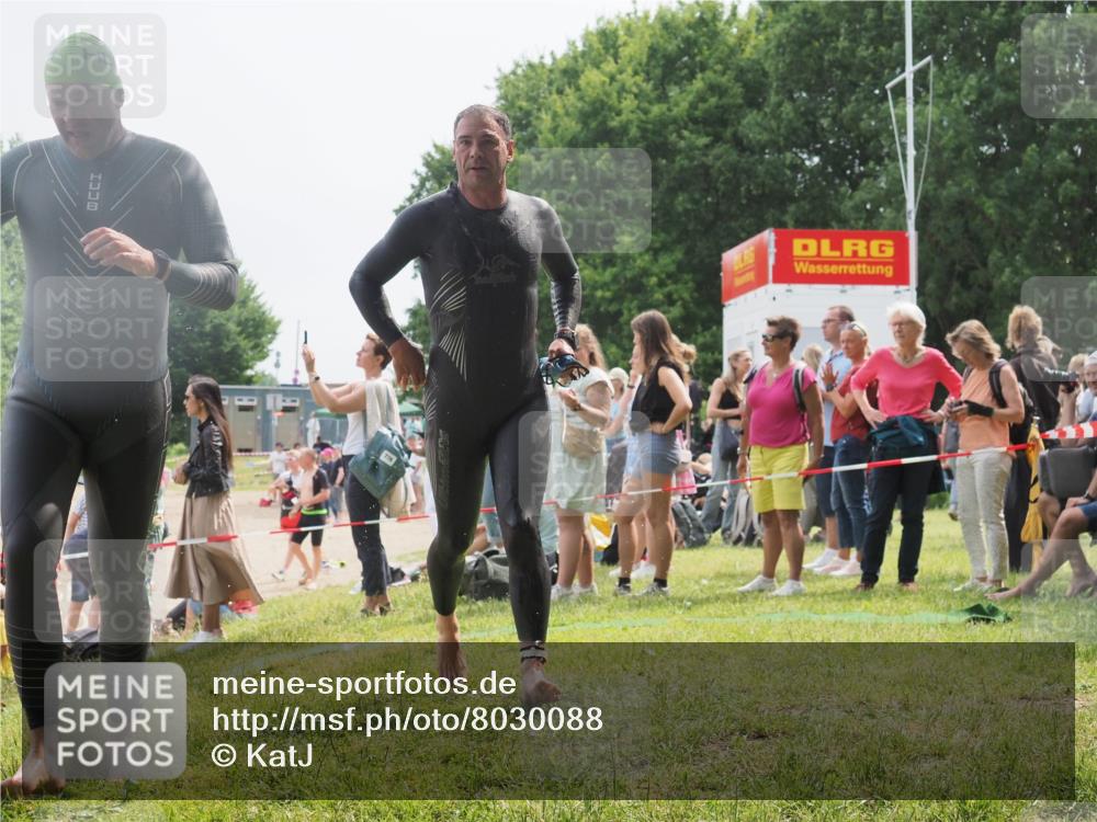 15.06.2025 - 27. Vierlanden-Triathlon KatJ http://msf.ph/oto/8030088 15.06.2025 11:06:31 Schwimmen 781, 831, 862 meine-sportfotos.de