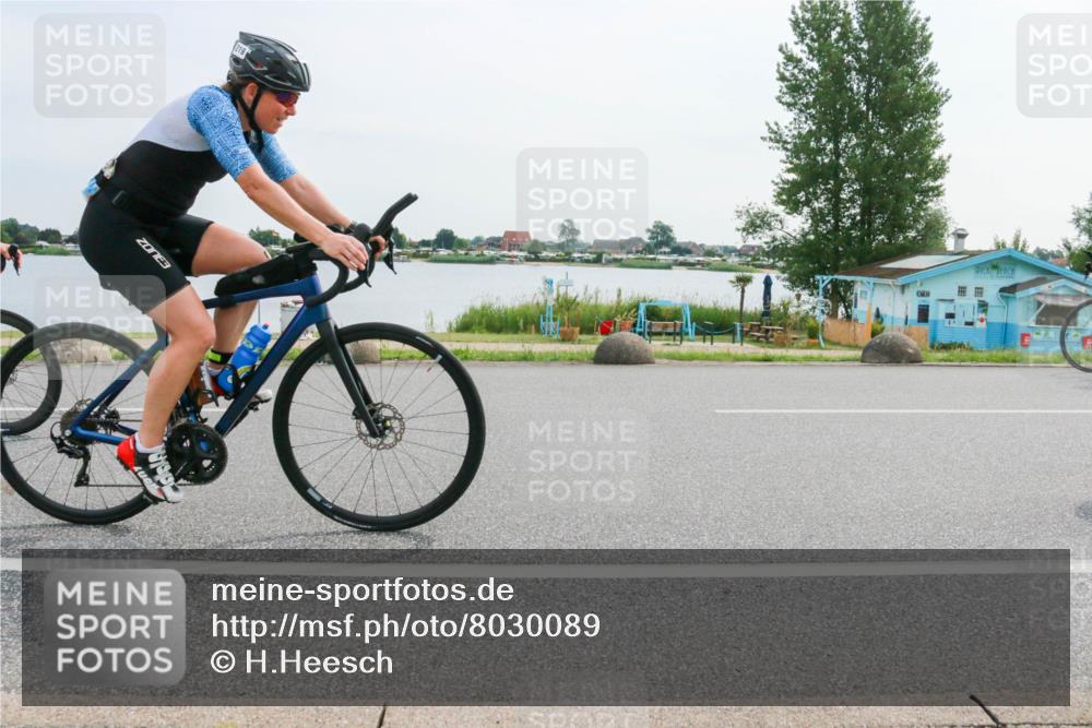 15.06.2025 - 27. Vierlanden-Triathlon H.Heesch http://msf.ph/oto/8030089 15.06.2025 10:32:43 Radfahren 12, 204, 209, 219, 261, 318, 327, 498 meine-sportfotos.de