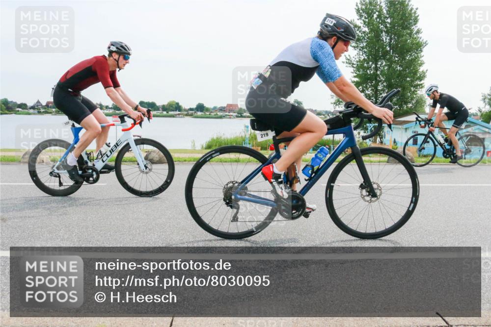 15.06.2025 - 27. Vierlanden-Triathlon H.Heesch http://msf.ph/oto/8030095 15.06.2025 10:32:43 Radfahren 12, 204, 209, 219, 261, 318, 327, 498 meine-sportfotos.de