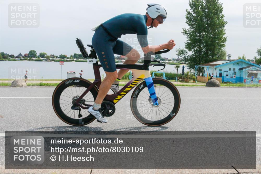 21.06.2025 - 27. Vierlanden-Triathlon H.Heesch http://msf.ph/oto/8030109 15.06.2025 11:29:58 Radfahren 656, 730, 932 meine-sportfotos.de