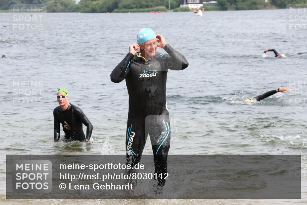 15.06.2025 - 27. Vierlanden-Triathlon Lena Gebhardt http://msf.ph/oto/8030112 15.06.2025 11:06:46 Schwimmen 805, 824, 844, 860, 871 meine-sportfotos.de