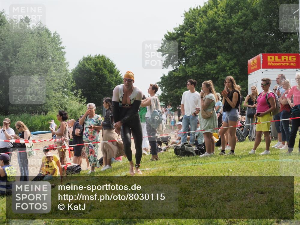 15.06.2025 - 27. Vierlanden-Triathlon KatJ http://msf.ph/oto/8030115 15.06.2025 11:06:38 Schwimmen 781, 831, 862 meine-sportfotos.de