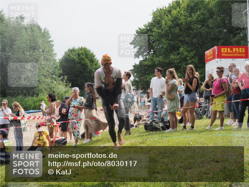 15.06.2025 - 27. Vierlanden-Triathlon KatJ http://msf.ph/oto/8030117 15.06.2025 11:06:38 Schwimmen 781, 831, 862 meine-sportfotos.de