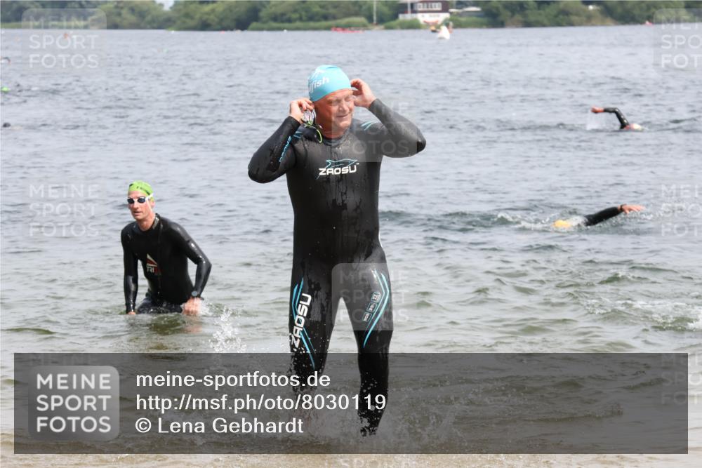 15.06.2025 - 27. Vierlanden-Triathlon Lena Gebhardt http://msf.ph/oto/8030119 15.06.2025 11:06:46 Schwimmen 805, 824, 844, 860, 871 meine-sportfotos.de