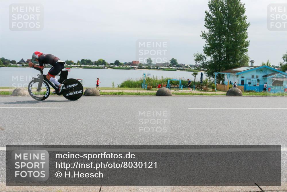 21.06.2025 - 27. Vierlanden-Triathlon H.Heesch http://msf.ph/oto/8030121 15.06.2025 11:30:08 Radfahren 676, 726, 890 meine-sportfotos.de