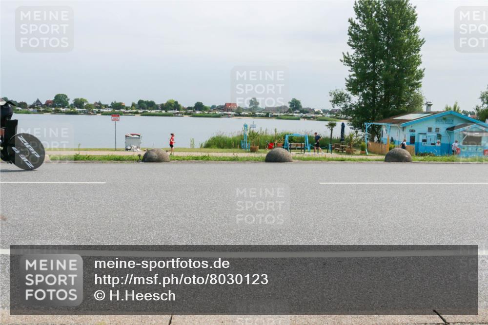 21.06.2025 - 27. Vierlanden-Triathlon H.Heesch http://msf.ph/oto/8030123 15.06.2025 11:30:08 Radfahren 676, 726, 890 meine-sportfotos.de