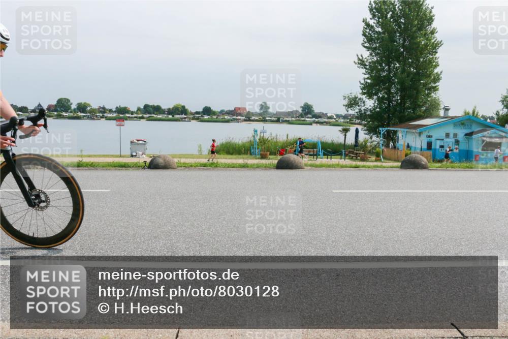 21.06.2025 - 27. Vierlanden-Triathlon H.Heesch http://msf.ph/oto/8030128 15.06.2025 11:30:09 Radfahren 676, 726, 890 meine-sportfotos.de