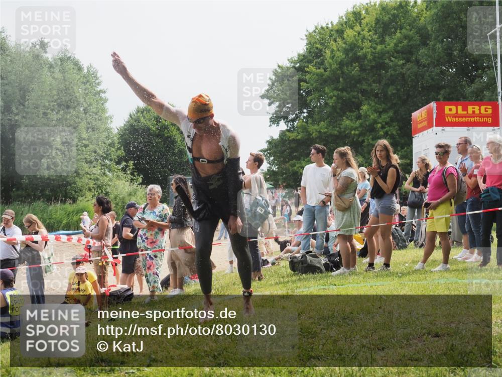 15.06.2025 - 27. Vierlanden-Triathlon KatJ http://msf.ph/oto/8030130 15.06.2025 11:06:38 Schwimmen 781, 831, 862 meine-sportfotos.de