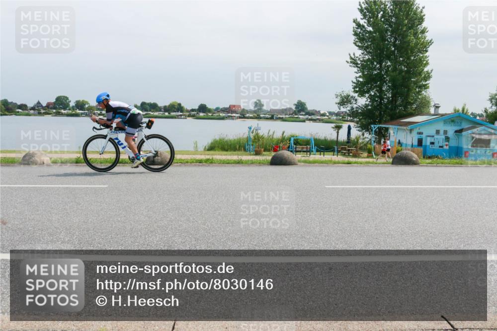 21.06.2025 - 27. Vierlanden-Triathlon H.Heesch http://msf.ph/oto/8030146 15.06.2025 11:30:13 Radfahren 676, 726, 735, 930, 973 meine-sportfotos.de