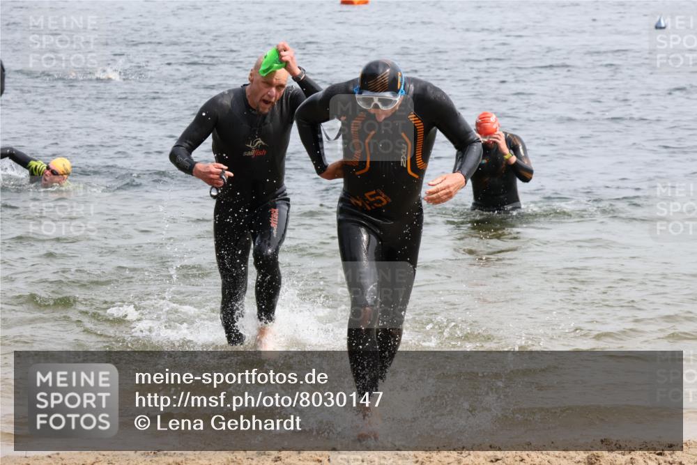 15.06.2025 - 27. Vierlanden-Triathlon Lena Gebhardt http://msf.ph/oto/8030147 15.06.2025 11:06:49 Schwimmen 805, 824, 844, 860, 871 meine-sportfotos.de