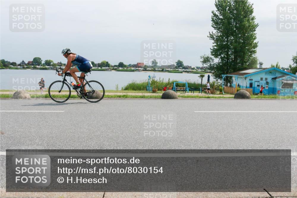 21.06.2025 - 27. Vierlanden-Triathlon H.Heesch http://msf.ph/oto/8030154 15.06.2025 11:30:15 Radfahren 735, 736, 930, 940, 973 meine-sportfotos.de