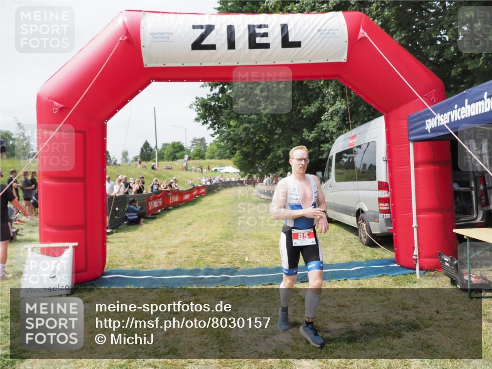 21.06.2025 - 27. Vierlanden-Triathlon MichiJ http://msf.ph/oto/8030157 15.06.2026 12:33:36 Ziel 85 meine-sportfotos.de