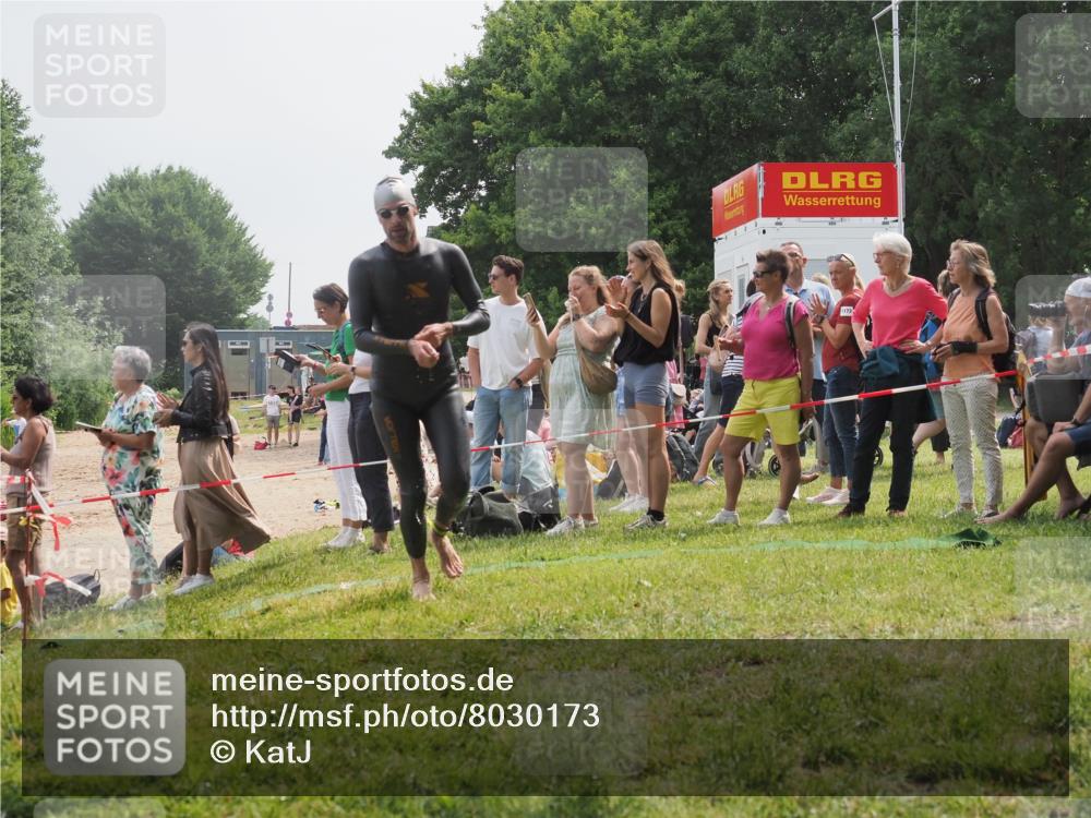 15.06.2025 - 27. Vierlanden-Triathlon KatJ http://msf.ph/oto/8030173 15.06.2025 11:06:50 Schwimmen 824, 844, 860, 871 meine-sportfotos.de