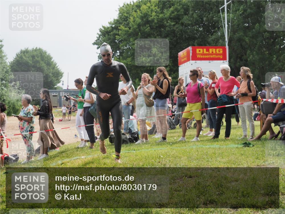 15.06.2025 - 27. Vierlanden-Triathlon KatJ http://msf.ph/oto/8030179 15.06.2025 11:06:50 Schwimmen 824, 844, 860, 871 meine-sportfotos.de