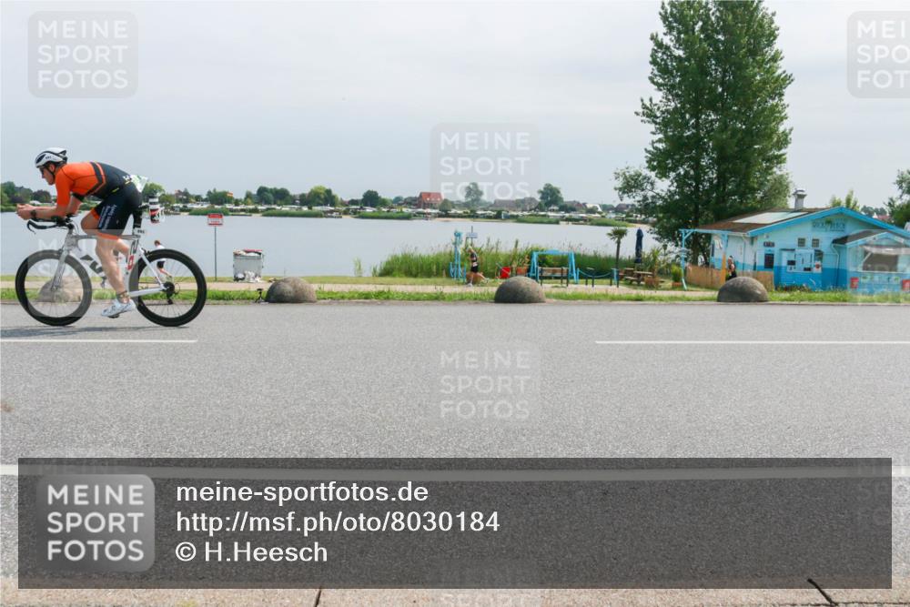 21.06.2025 - 27. Vierlanden-Triathlon H.Heesch http://msf.ph/oto/8030184 15.06.2025 11:30:24 Radfahren 693 meine-sportfotos.de