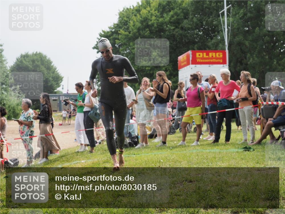 15.06.2025 - 27. Vierlanden-Triathlon KatJ http://msf.ph/oto/8030185 15.06.2025 11:06:50 Schwimmen 824, 844, 860, 871 meine-sportfotos.de