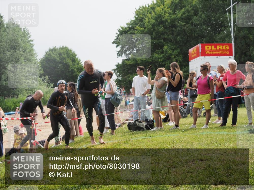 15.06.2025 - 27. Vierlanden-Triathlon KatJ http://msf.ph/oto/8030198 15.06.2025 11:06:55 Schwimmen 805, 824, 844, 860, 871 meine-sportfotos.de