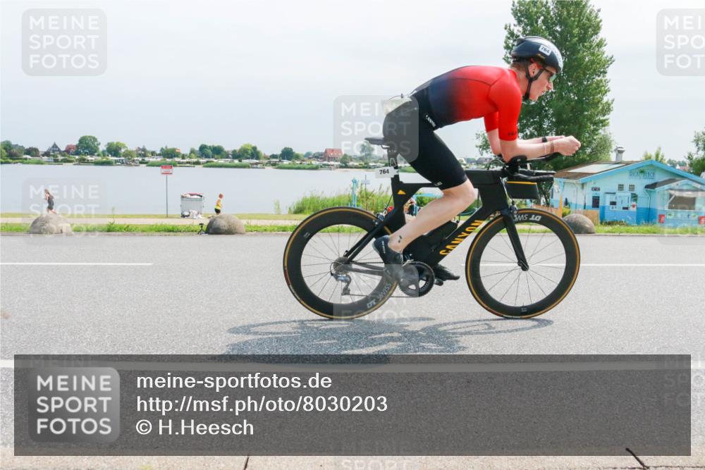 21.06.2025 - 27. Vierlanden-Triathlon H.Heesch http://msf.ph/oto/8030203 15.06.2025 11:30:37 Radfahren 725, 764 meine-sportfotos.de