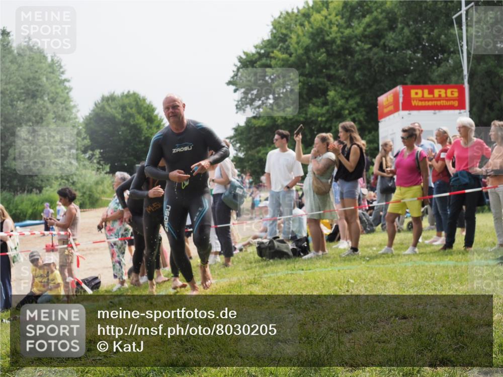 15.06.2025 - 27. Vierlanden-Triathlon KatJ http://msf.ph/oto/8030205 15.06.2025 11:06:55 Schwimmen 805, 824, 844, 860, 871 meine-sportfotos.de
