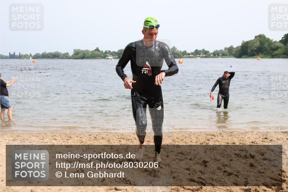 15.06.2025 - 27. Vierlanden-Triathlon Lena Gebhardt http://msf.ph/oto/8030206 15.06.2025 11:06:55 Schwimmen 805, 824, 844, 853, 860, 871, 874 meine-sportfotos.de