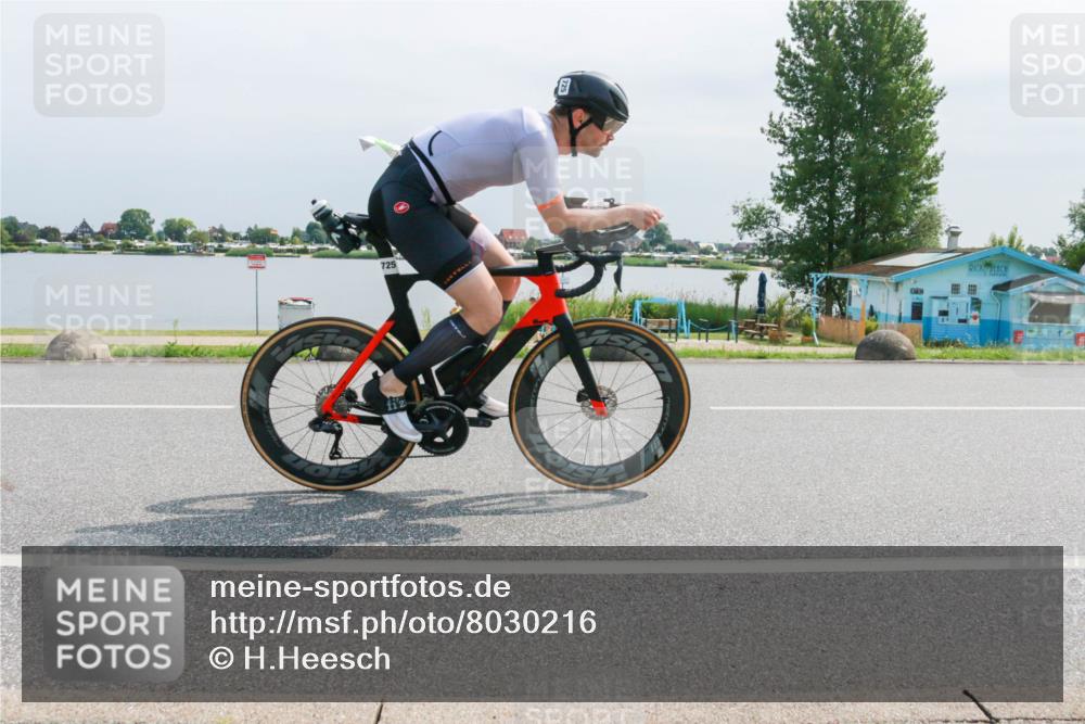 21.06.2025 - 27. Vierlanden-Triathlon H.Heesch http://msf.ph/oto/8030216 15.06.2025 11:30:38 Radfahren 725, 764 meine-sportfotos.de