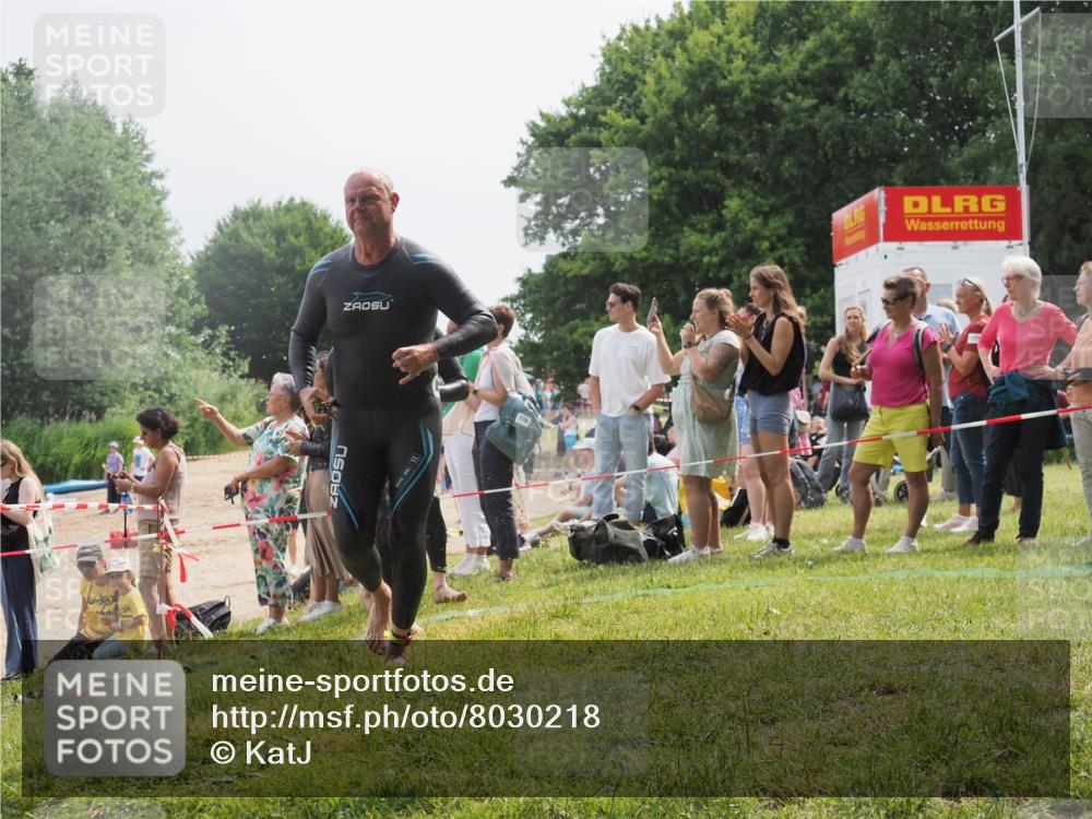 15.06.2025 - 27. Vierlanden-Triathlon KatJ http://msf.ph/oto/8030218 15.06.2025 11:06:56 Schwimmen 805, 824, 844, 860, 871 meine-sportfotos.de