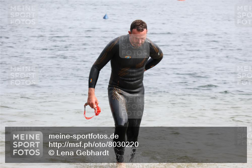 15.06.2025 - 27. Vierlanden-Triathlon Lena Gebhardt http://msf.ph/oto/8030220 15.06.2025 11:06:57 Schwimmen 805, 844, 853, 860, 871, 874 meine-sportfotos.de