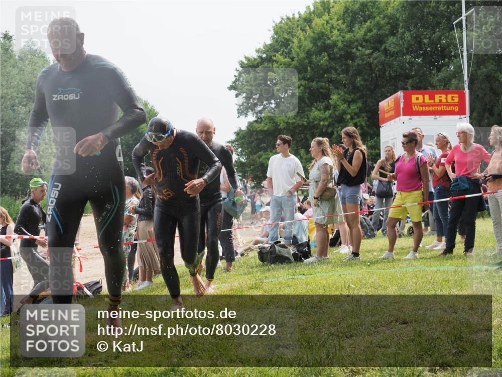 15.06.2025 - 27. Vierlanden-Triathlon KatJ http://msf.ph/oto/8030228 15.06.2025 11:06:57 Schwimmen 805, 824, 844, 860, 871 meine-sportfotos.de