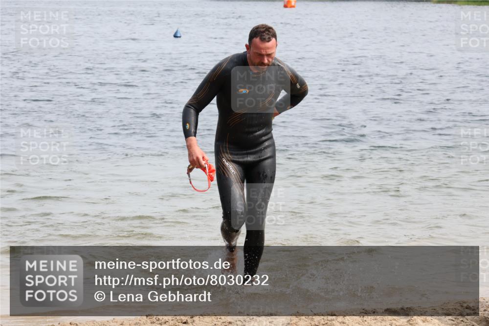 15.06.2025 - 27. Vierlanden-Triathlon Lena Gebhardt http://msf.ph/oto/8030232 15.06.2025 11:06:58 Schwimmen 805, 844, 853, 860, 871, 874 meine-sportfotos.de