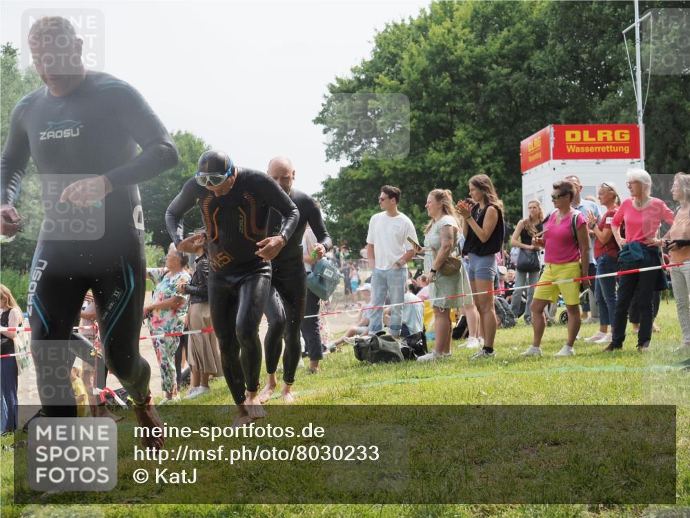 15.06.2025 - 27. Vierlanden-Triathlon KatJ http://msf.ph/oto/8030233 15.06.2025 11:06:57 Schwimmen 805, 824, 844, 860, 871 meine-sportfotos.de