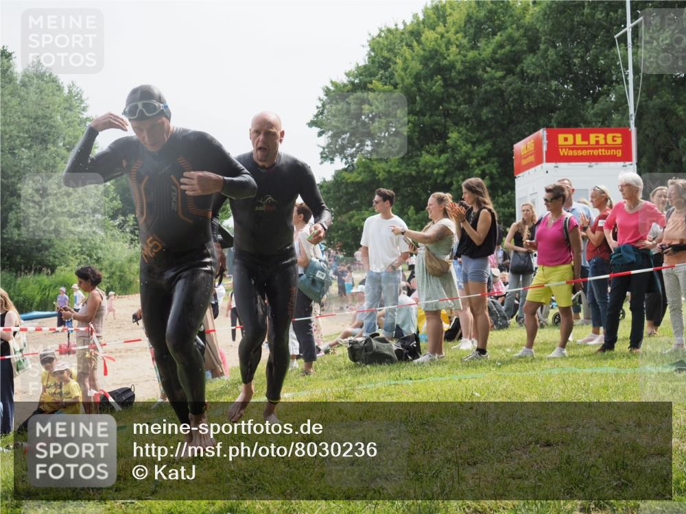 15.06.2025 - 27. Vierlanden-Triathlon KatJ http://msf.ph/oto/8030236 15.06.2025 11:06:58 Schwimmen 805, 824, 844, 860, 871 meine-sportfotos.de