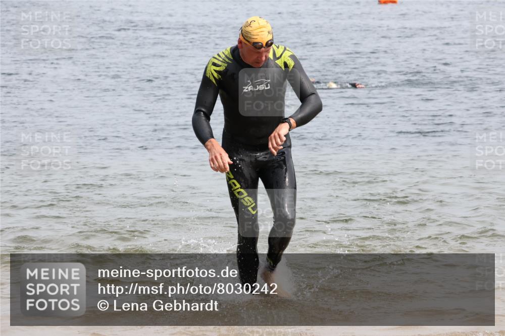 15.06.2025 - 27. Vierlanden-Triathlon Lena Gebhardt http://msf.ph/oto/8030242 15.06.2025 11:07:00 Schwimmen 805, 844, 853, 860, 871, 874 meine-sportfotos.de