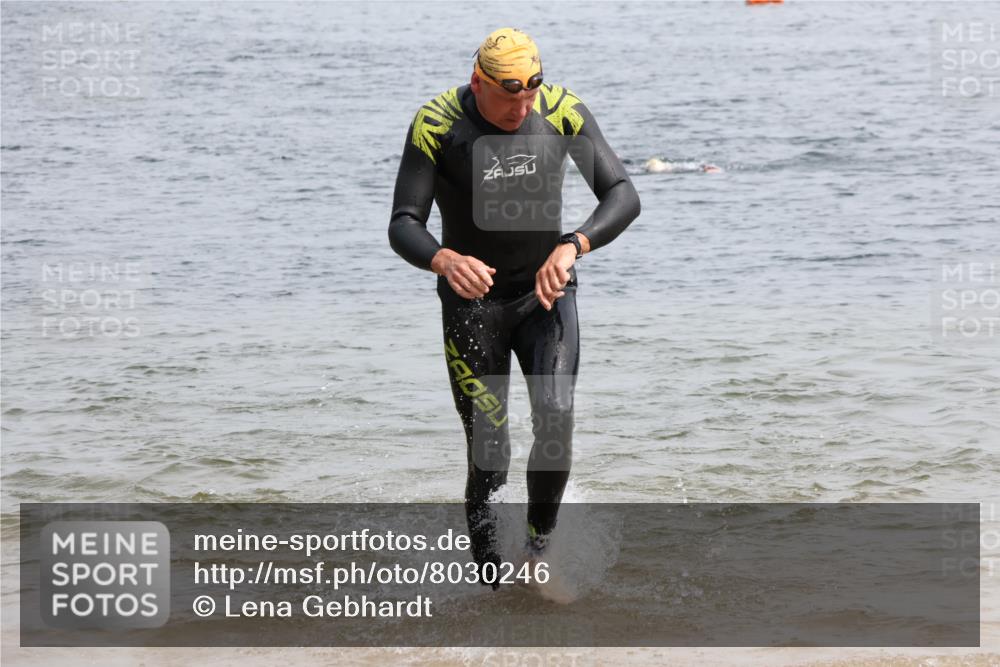 15.06.2025 - 27. Vierlanden-Triathlon Lena Gebhardt http://msf.ph/oto/8030246 15.06.2025 11:07:01 Schwimmen 805, 844, 853, 860, 871, 874 meine-sportfotos.de
