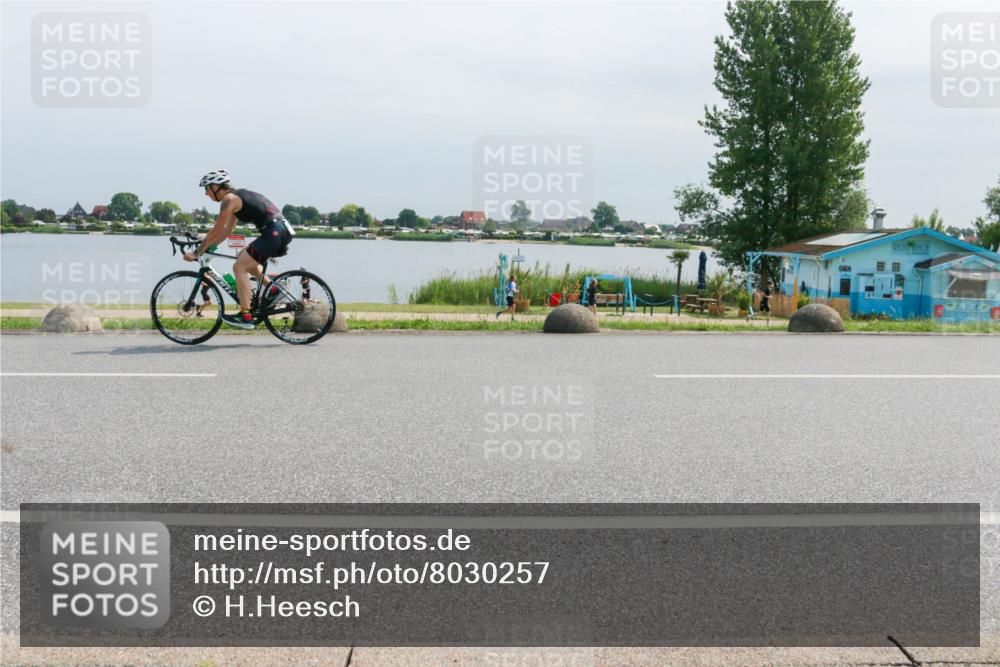 21.06.2025 - 27. Vierlanden-Triathlon H.Heesch http://msf.ph/oto/8030257 15.06.2025 11:30:51 Radfahren 639, 712, 749, 875, 926 meine-sportfotos.de