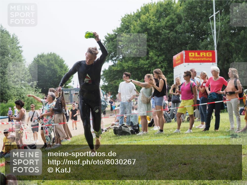 15.06.2025 - 27. Vierlanden-Triathlon KatJ http://msf.ph/oto/8030267 15.06.2025 11:06:59 Schwimmen 805, 824, 844, 860, 871, 874 meine-sportfotos.de