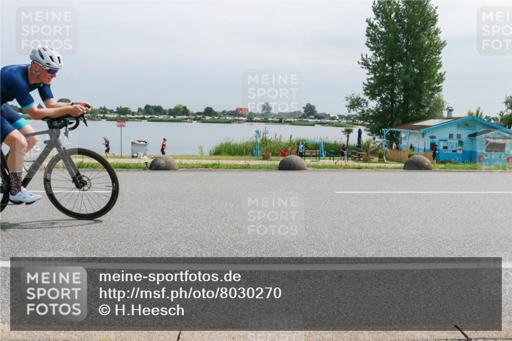 21.06.2025 - 27. Vierlanden-Triathlon H.Heesch http://msf.ph/oto/8030270 15.06.2025 11:30:52 Radfahren 639, 712, 749, 875, 926 meine-sportfotos.de