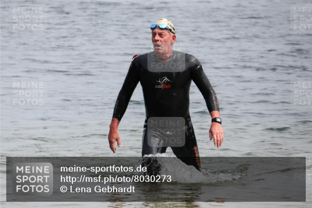 15.06.2025 - 27. Vierlanden-Triathlon Lena Gebhardt http://msf.ph/oto/8030273 15.06.2025 11:07:23 Schwimmen 787 meine-sportfotos.de