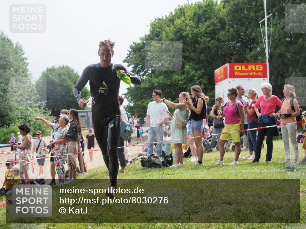 15.06.2025 - 27. Vierlanden-Triathlon KatJ http://msf.ph/oto/8030276 15.06.2025 11:06:59 Schwimmen 805, 824, 844, 860, 871, 874 meine-sportfotos.de