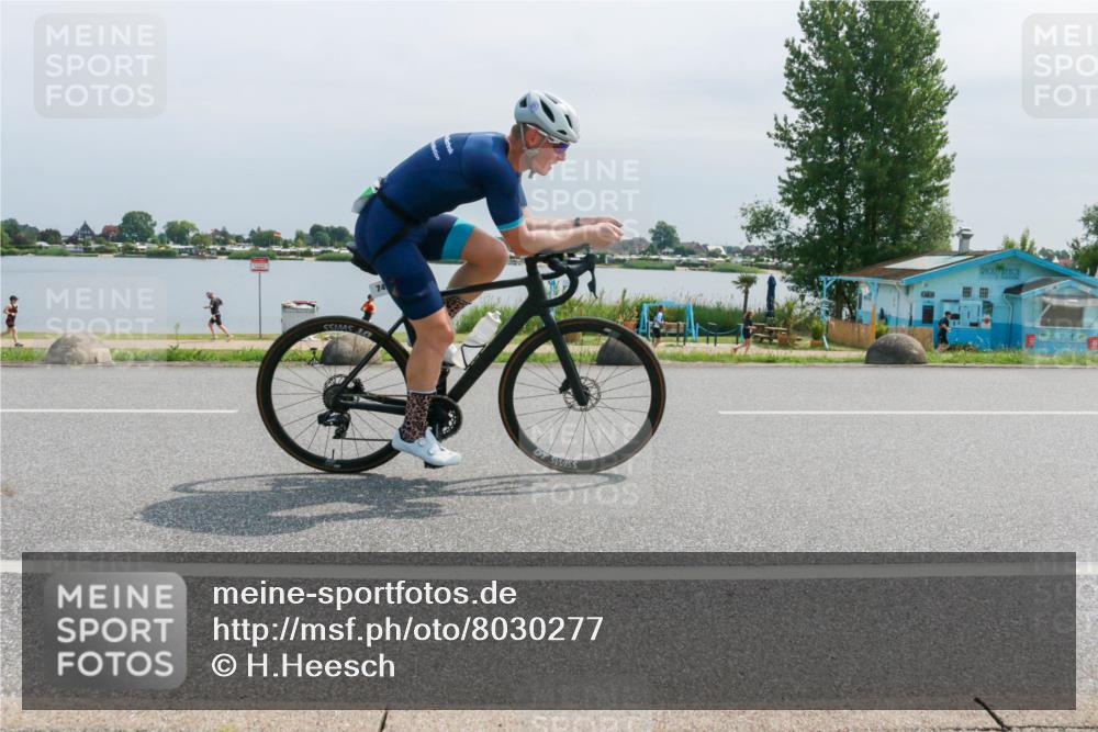 21.06.2025 - 27. Vierlanden-Triathlon H.Heesch http://msf.ph/oto/8030277 15.06.2025 11:30:52 Radfahren 639, 712, 749, 875, 926 meine-sportfotos.de