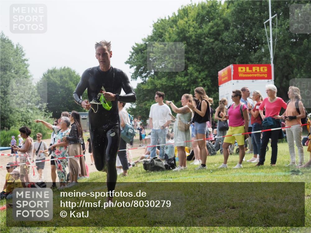 15.06.2025 - 27. Vierlanden-Triathlon KatJ http://msf.ph/oto/8030279 15.06.2025 11:07:00 Schwimmen 805, 844, 860, 871, 874 meine-sportfotos.de