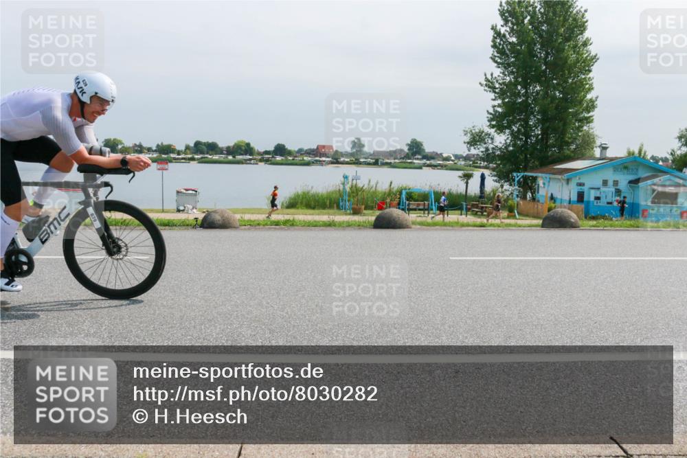 21.06.2025 - 27. Vierlanden-Triathlon H.Heesch http://msf.ph/oto/8030282 15.06.2025 11:30:53 Radfahren 167, 639, 749, 926 meine-sportfotos.de