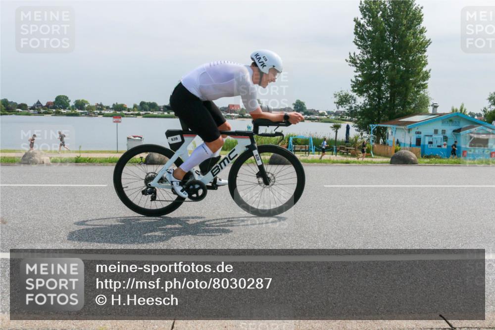 21.06.2025 - 27. Vierlanden-Triathlon H.Heesch http://msf.ph/oto/8030287 15.06.2025 11:30:53 Radfahren 167, 639, 749, 926 meine-sportfotos.de
