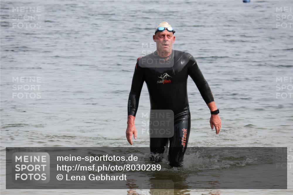 15.06.2025 - 27. Vierlanden-Triathlon Lena Gebhardt http://msf.ph/oto/8030289 15.06.2025 11:07:24 Schwimmen 787 meine-sportfotos.de