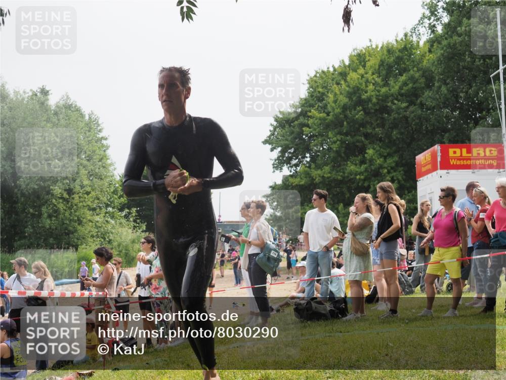 15.06.2025 - 27. Vierlanden-Triathlon KatJ http://msf.ph/oto/8030290 15.06.2025 11:07:00 Schwimmen 805, 844, 860, 871, 874 meine-sportfotos.de