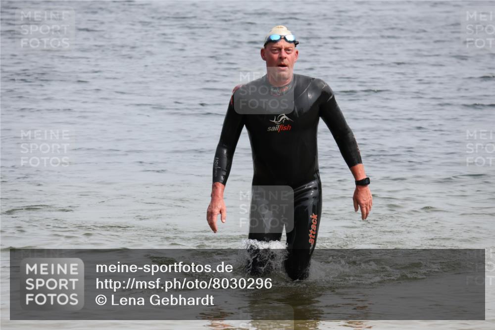 15.06.2025 - 27. Vierlanden-Triathlon Lena Gebhardt http://msf.ph/oto/8030296 15.06.2025 11:07:24 Schwimmen 787 meine-sportfotos.de