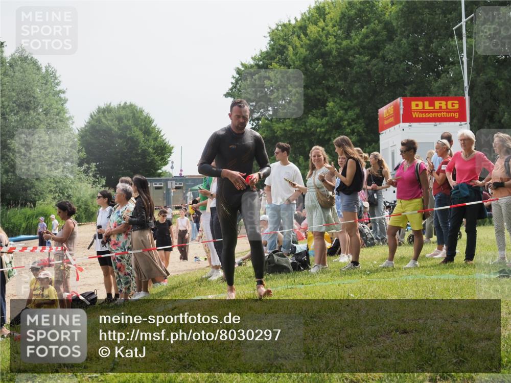 15.06.2025 - 27. Vierlanden-Triathlon KatJ http://msf.ph/oto/8030297 15.06.2025 11:07:06 Schwimmen 805, 844, 853, 874 meine-sportfotos.de