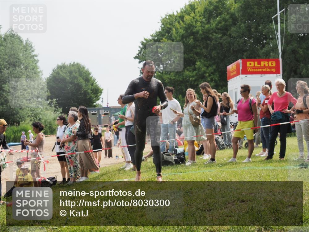 15.06.2025 - 27. Vierlanden-Triathlon KatJ http://msf.ph/oto/8030300 15.06.2025 11:07:06 Schwimmen 805, 844, 853, 874 meine-sportfotos.de
