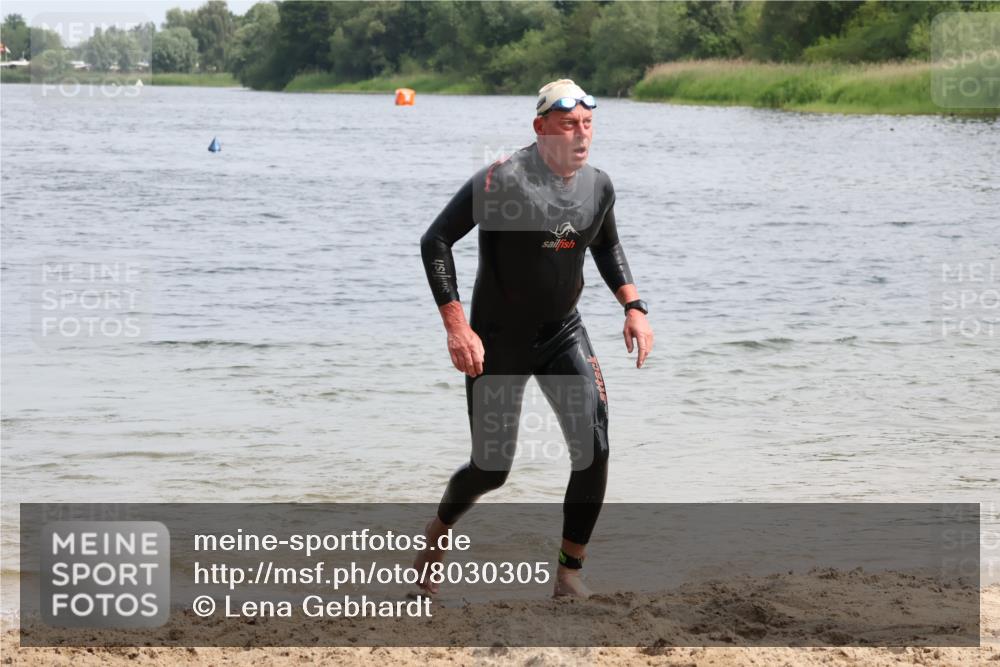 15.06.2025 - 27. Vierlanden-Triathlon Lena Gebhardt http://msf.ph/oto/8030305 15.06.2025 11:07:29 Schwimmen 787 meine-sportfotos.de