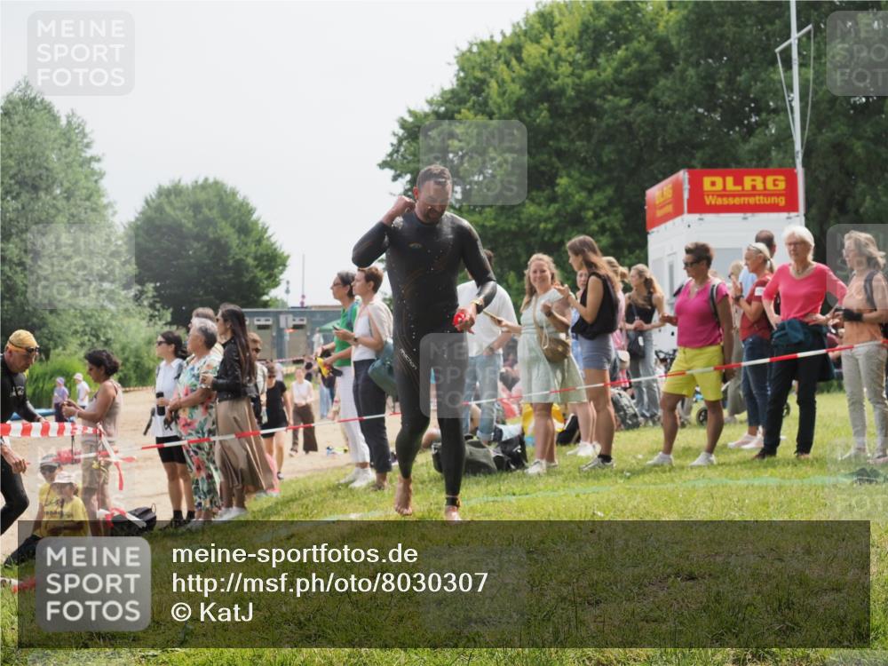 15.06.2025 - 27. Vierlanden-Triathlon KatJ http://msf.ph/oto/8030307 15.06.2025 11:07:06 Schwimmen 805, 844, 853, 874 meine-sportfotos.de